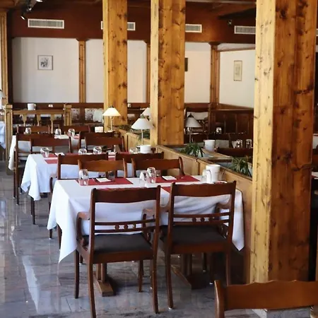 Готель Touristen-chalet 3*