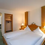 Touristen-chalet Szálloda