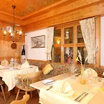 Touristen-chalet Szálloda 3*