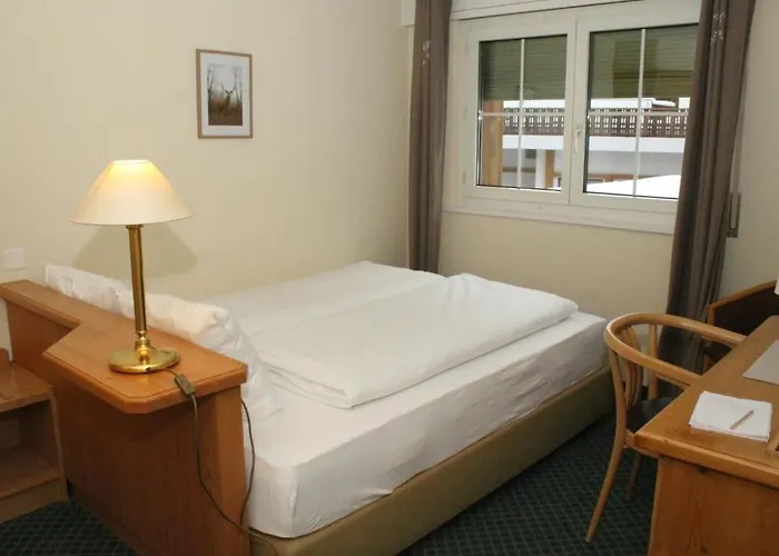 Touristen-chalet فندق لوكباد